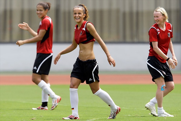 beijing2008_women_german_football_players.jpg
