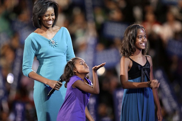Michelle Obama with her daughters