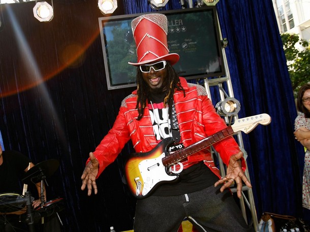 mtv_vma2008_tpain_guitar.jpg