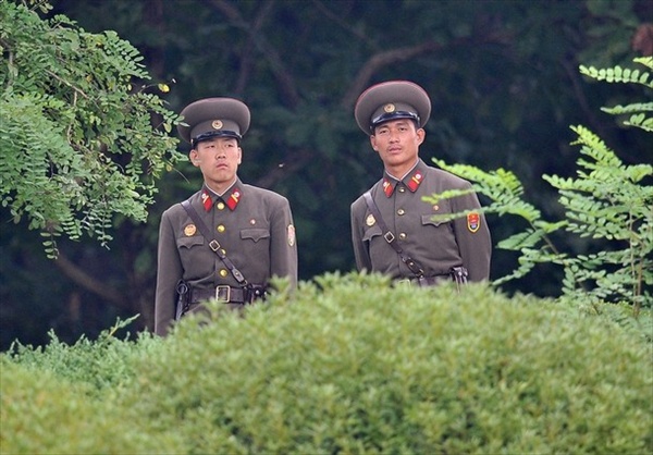 north_korean_soldiers.jpg