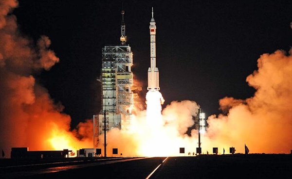 Китай начал третью экспедицию в космос