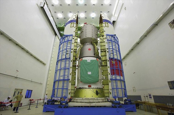 China sends austronauts into space