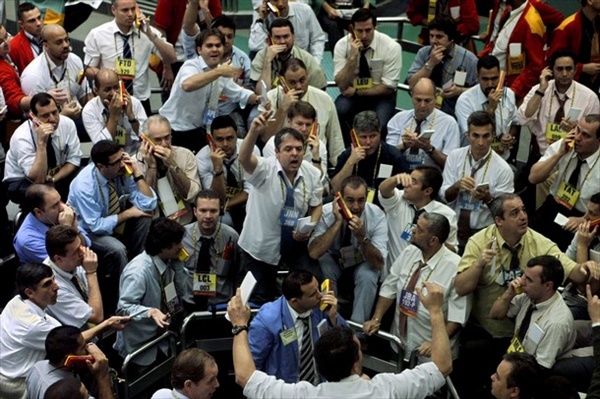 financial_crisis_mercantile_futures_exchange_bmf_sao_paulo_brazil2.jpg