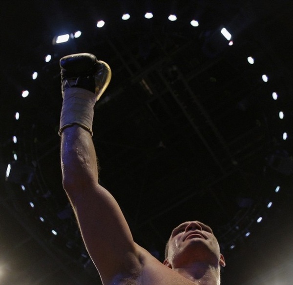 виталий кличко победил сэмюэла питера в поединке за звание чемпиона мира по версии WBC