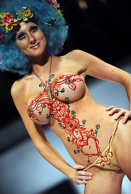 fashion_show_who_is_next_what_is_next_by_bullet4peace1.jpg