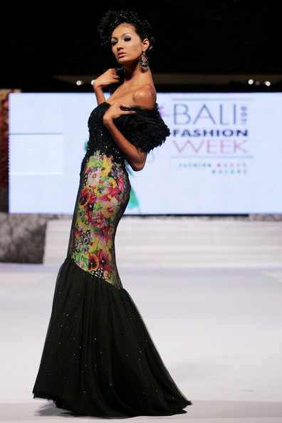bali_fashion_week_oka_diputra_evening_wear_collection02.jpg