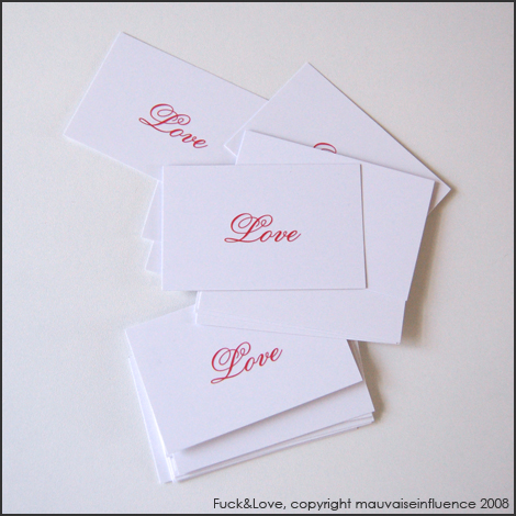 20 карточек с надписью Love