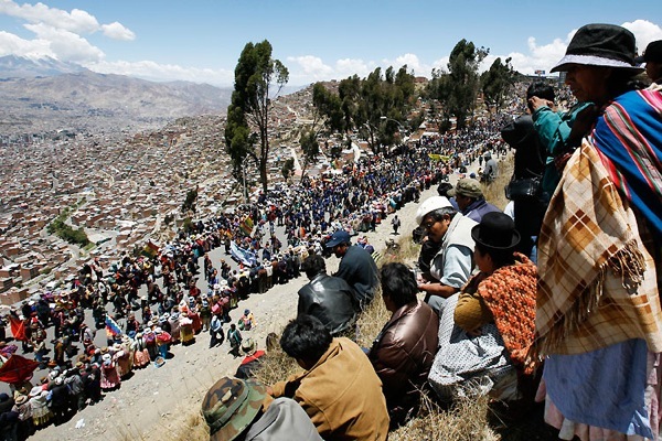 Президент Боливии Эво Моралес принял участие в марше своих сторонников на столицу страны Ла-Пас