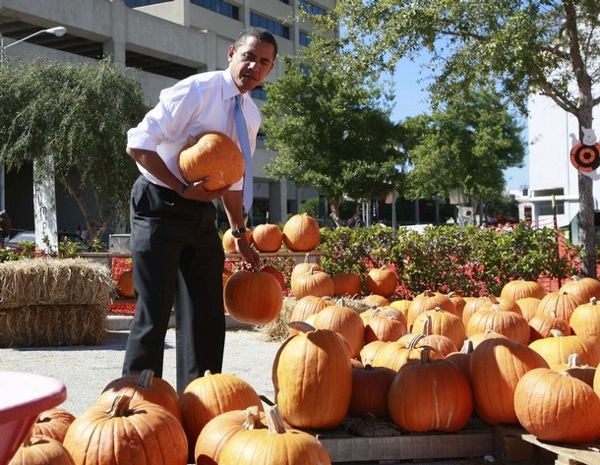 halloween_barack_obama_pumpkins.jpg