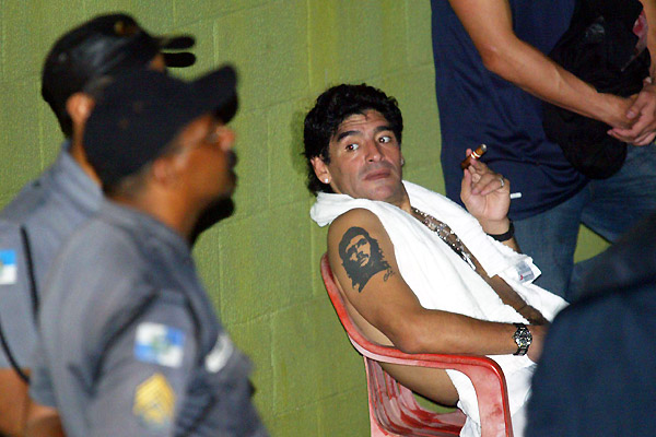 maradona_arrest_rio_de_janeiro_airport_2005.jpg