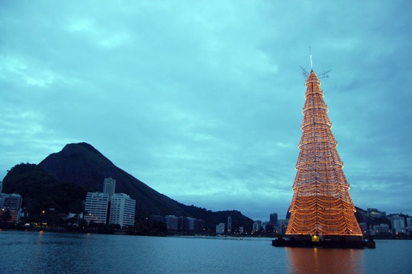 Плавучая рождественская елка в Рио-де-Жанейро