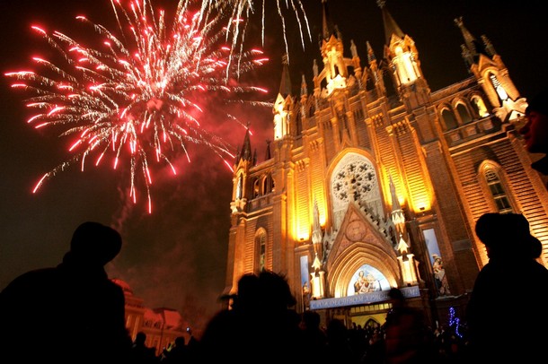 christmas_fireworks_cathedral_of_virgin_mary_moscow.jpg