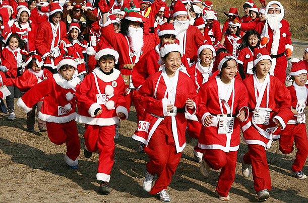 christmas_santa_claus_marathon_kyoto_japan.jpg