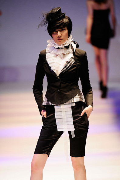 hong_kong_fashion_week_an_yoon_jung_ans_supreme_korea_artists_fashion_show3.jpg