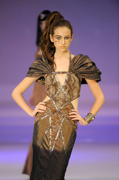 hong_kong_fashion_week_ika_on_the_desert_road_to_alexandria_show2.jpg