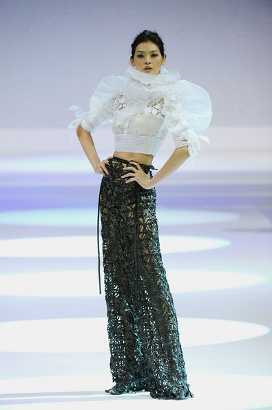 hong_kong_fashion_week_mai-yin_lin_of_the_taipei_style_fashion_show.jpg