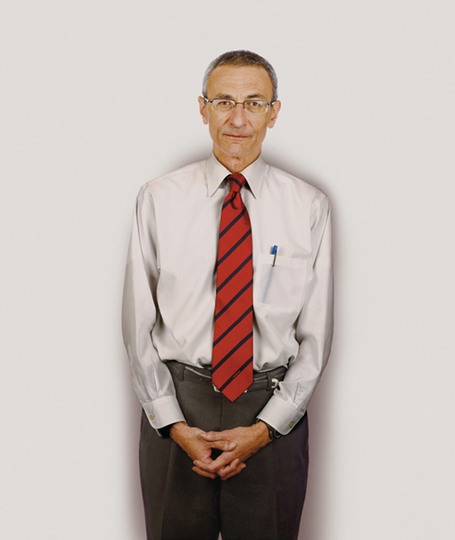Джон Подеста (John Podesta) - руководитель переходной администрации Белого дома, ранее 7 лет проработал в администрации Билла Клинтона.