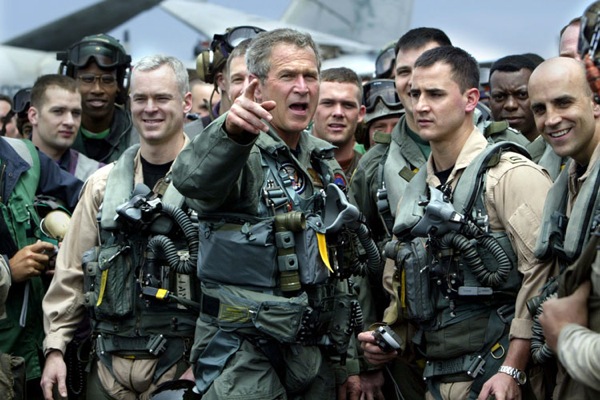 george_w_bush_uss_abraham_lincoln_aircraft_carrier_1may_2003.jpg