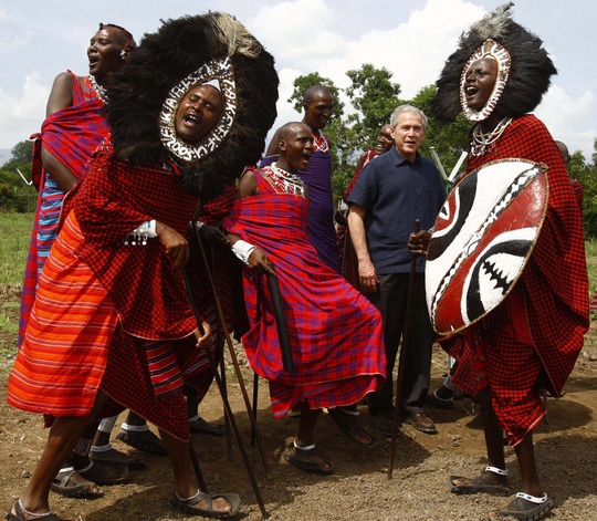 george_w_bush_with_african_warriors_maasai_girls_school_arusha_tanzania.jpg