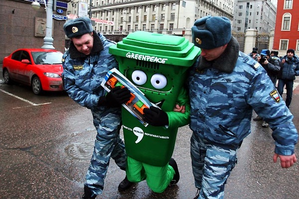 greenpeace_protest_moscow.jpg