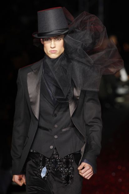 john_galliano_paris_fashion_week01.jpg