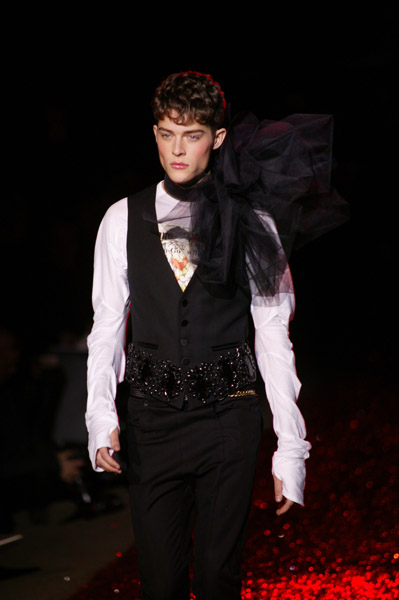john_galliano_paris_fashion_week08.jpg