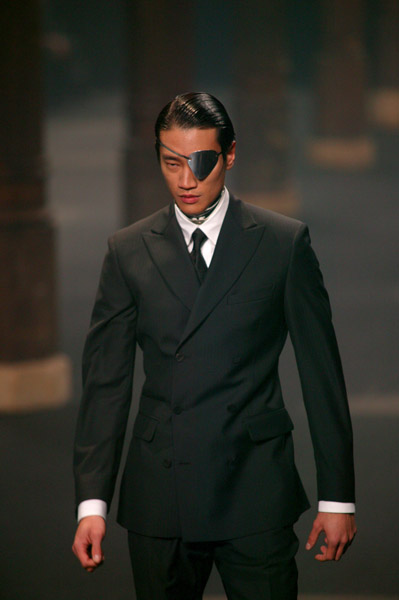 thierry_mugler_by_rosemary_rodriguez_paris_fashion_week05.jpg