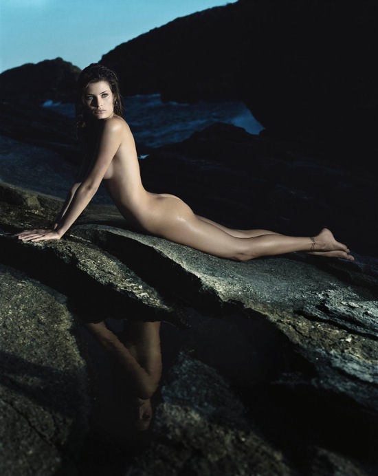 isabeli_fontana_nude_calendar02.jpg