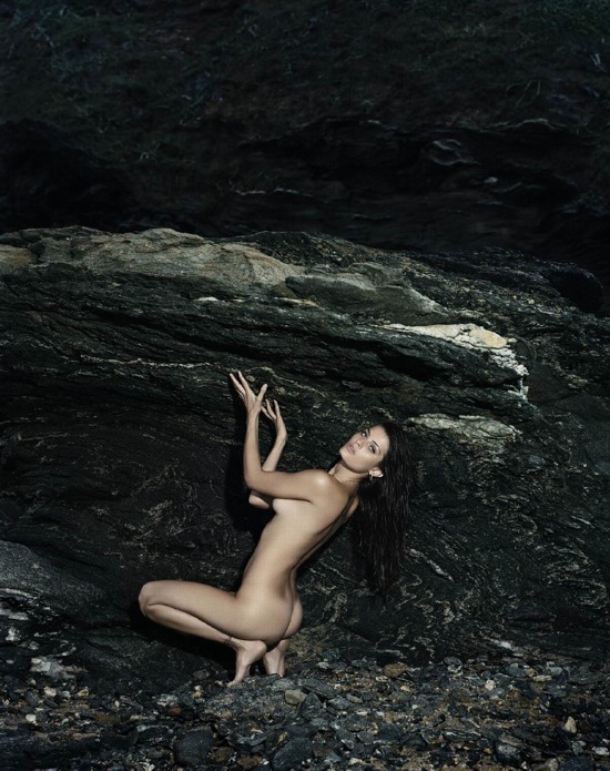 isabeli_fontana_nude_calendar05.jpg