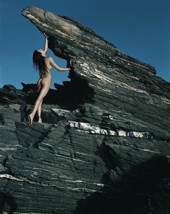 isabeli_fontana_nude_calendar06.jpg