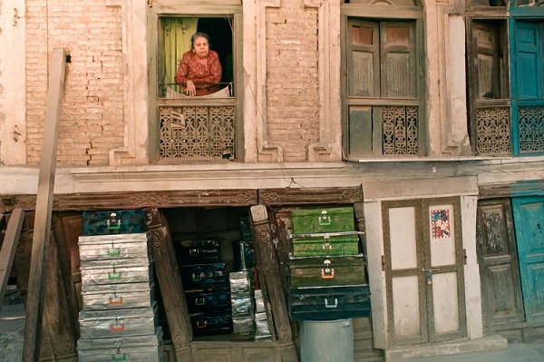 nepal_kathmandu_old_woman_and_the_stuff_IMG_9757.jpg