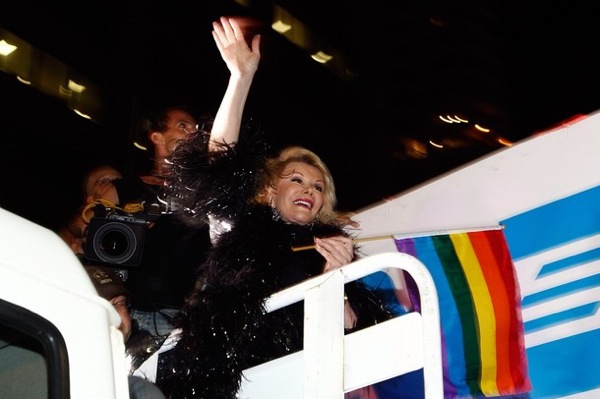 syndey_gay_parade15_joan_rivers.jpg