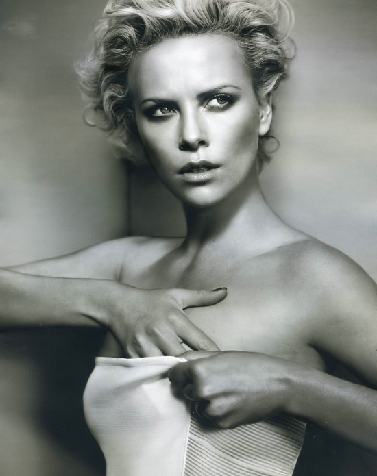 charlize_theron_panorama_first_italy_march2009_4.jpg
