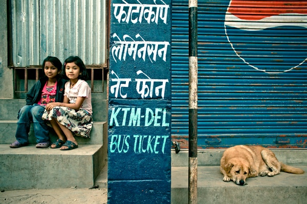 nepal_kathmandu_girls_dog_pepsi_IMG_9520.jpg