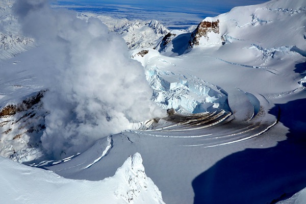 Извержение вулкана Редаут на Аляске