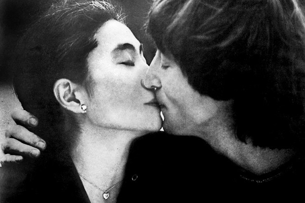 john_lennon_yoko_ono_last_kiss_1980.jpg