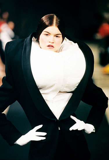 viktor_rolf_autumn_winter_1998_1999_fashion_show.jpg