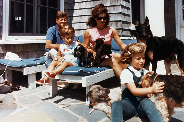 john_f_kennedy_shannon_clipper_charlie_wolf_dogs.jpg