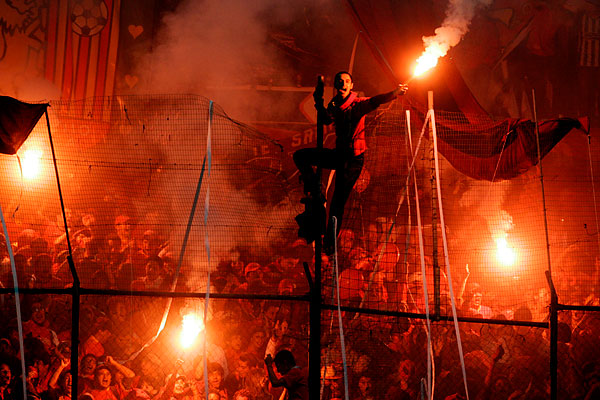 sport_deportivo_cuenca_ecuador_fans_celebrate_against_boca_juniors.jpg