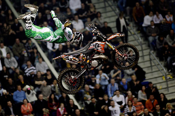 sport_freestyle_motocross_world_championship_night_of_the_jumps_in_berlin.jpg