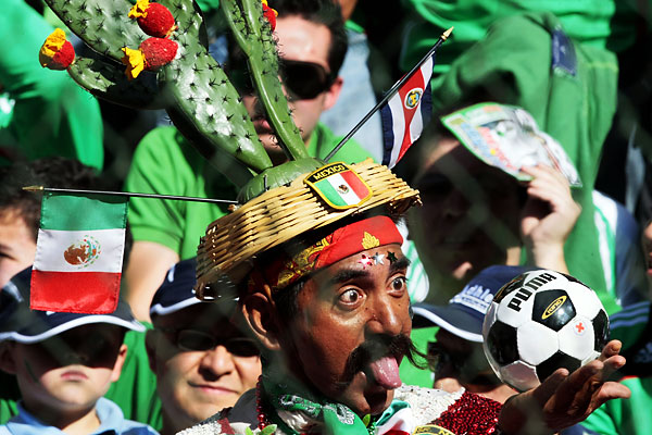 sport_mexican_fan_wm_qualification_against_costa_rica.jpg