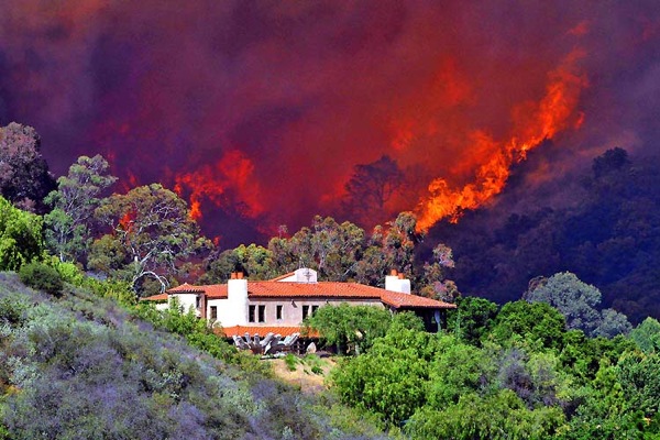 Лесные пожары в Санта-Барбаре, штат Калифорния