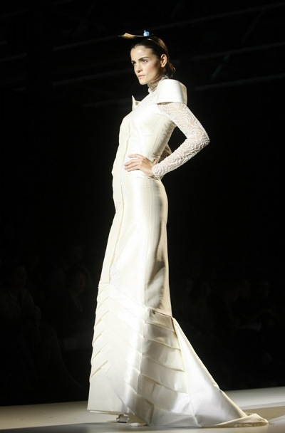 barcelona_bridal_fashion_week_model_novias05.jpg