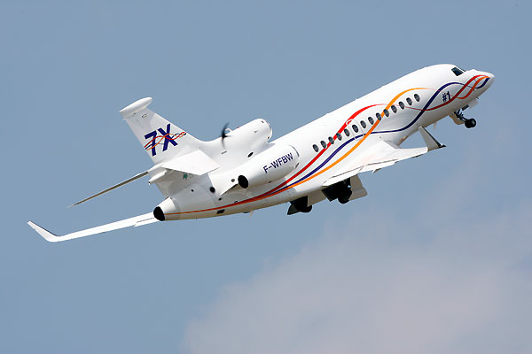 paris_air_show_falcon_7x_by_dassault_aviation_business_jet.jpg