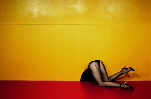 guy_bourdin_charles_jourdan01.jpg