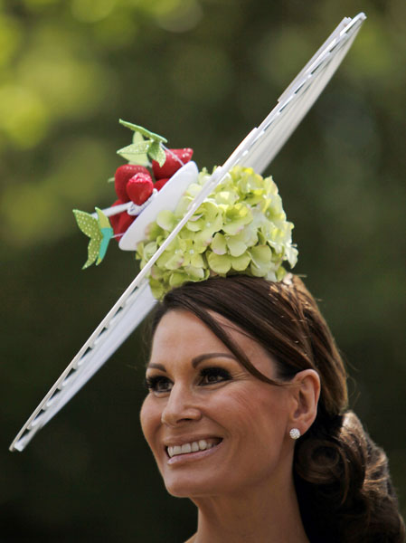 royal_ascot_hats_parade03.jpg