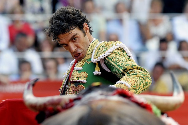 bull_fighting_barcelona01.jpg