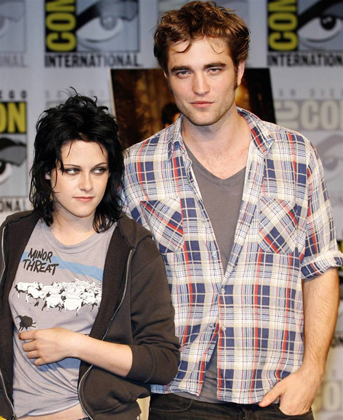 CConKristen Stewart and Robert Pattinson.jpg