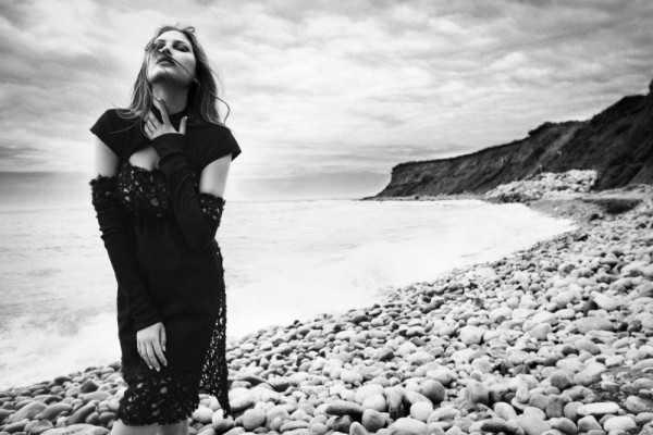 abbey-lee-and-catherine-mcneil-editorial-preview-setp09-vogue-australia-7-600x400.jpg