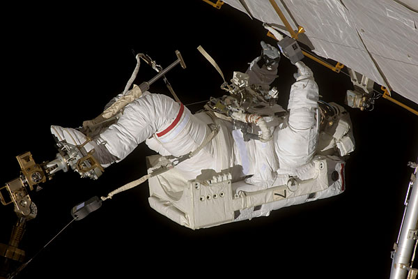 space_shuttle_endeavour_outer_space04.jpg